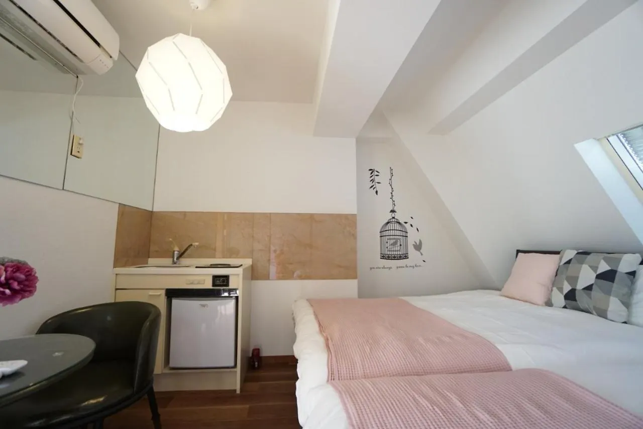 Apartment House Floor Assemble 601 Osaka